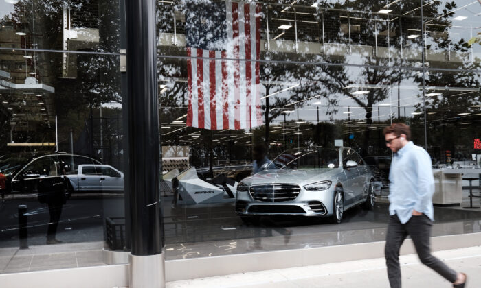New cars are showcased in the window of a car dealership in New York City, on Oct. 05, 2021. (Spencer Platt/Getty Images)