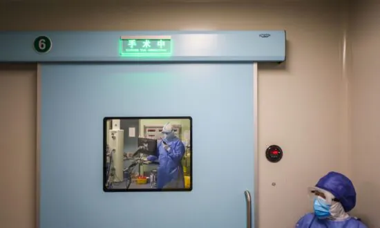 Surgeon Live-Streams Gynecological Surgery on Chinese YouTube, Public Outraged