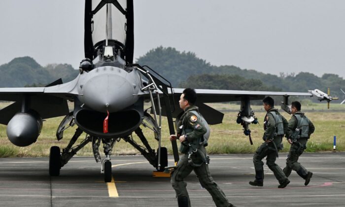 Taiwanese air force pilots run to their armed U.S.-made F-16V fighter at an air force base in Chiayi, southern Taiwan on Jan.5, 2022. (Sam Yeh/AFP via Getty Images)