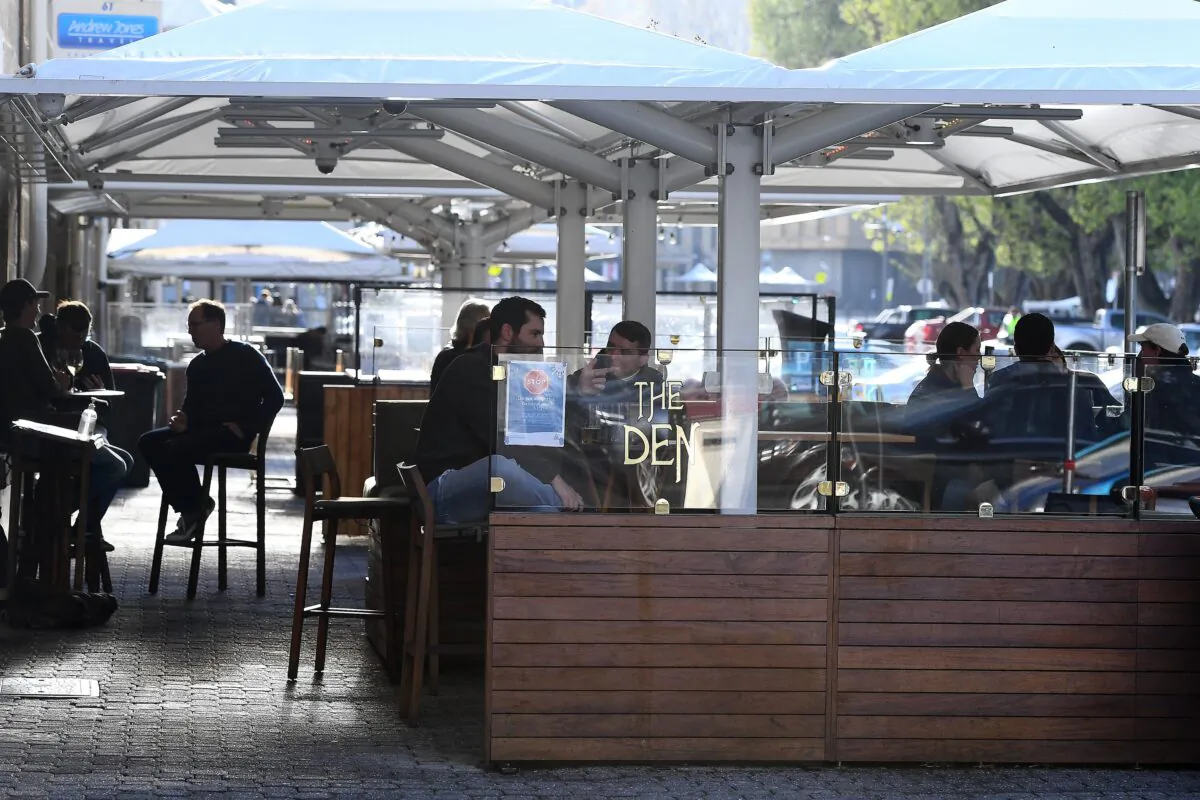 Tasmanians enjoy a few drinks in Hobart, Australia, on Oct. 15, 2021. (Steve Bell/Getty Images)