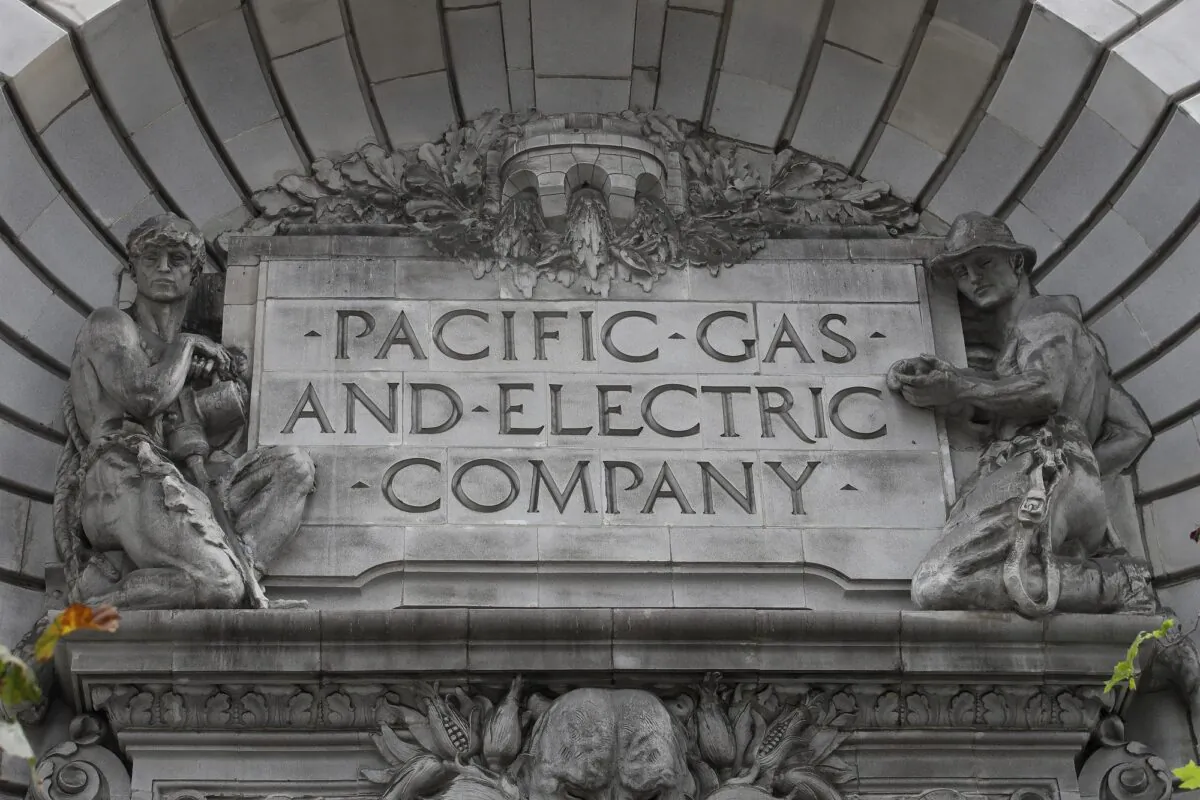 A Pacific Gas & Electric sign is displayed on the exterior of a PG&E building in San Francisco, on April 16, 2020. (Jeff Chiu/AP Photo)