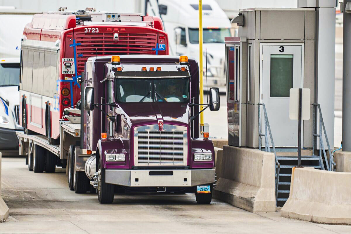 NextImg:Republicans Introduce Bill to End COVID Vaccine Mandate for Truckers Crossing US-Canada Border