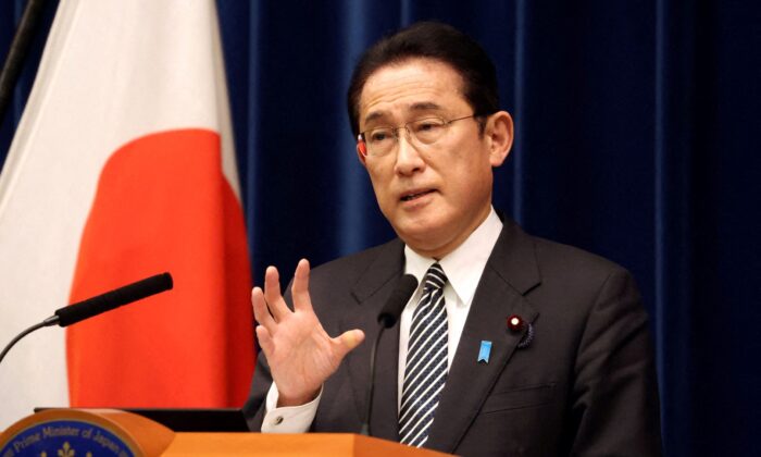 Japanese Prime Minister Fumio Kishida gave a lecture in front of the media at the official residence after the extraordinary session closed in Tokyo on December 21, 2021.  (Yoshikazu Tsuno / Pool via Reuters)