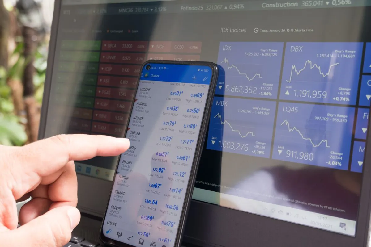 A stock charts photo. (Marga Santoso/Unsplash)