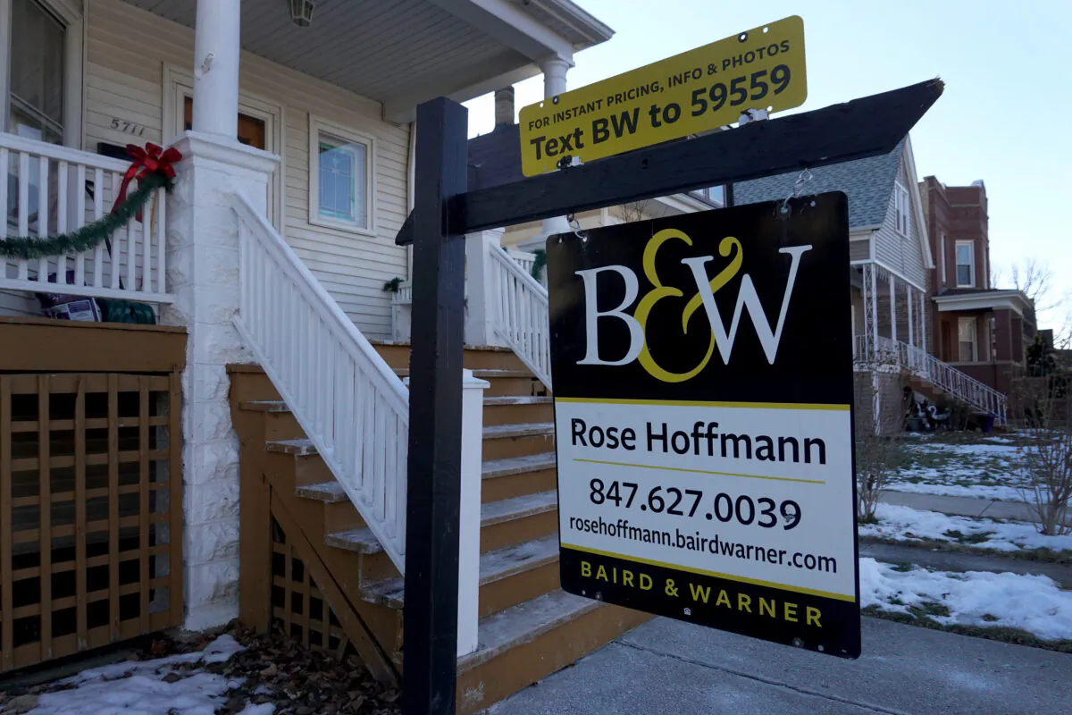 A home is offered for sale in Chicago, Ill., on Jan. 20, 2022. (Scott Olson/Getty Images)