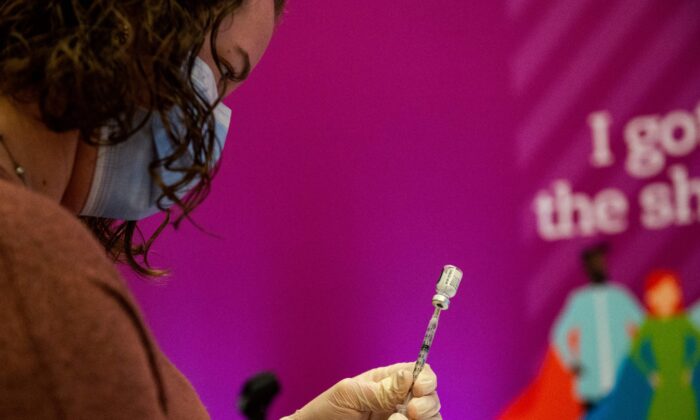 A medical worker prepares the Pfizer-BioNTech COVID-19 vaccine booster in Hartford, Conn., on Jan. 6, 2022. (Joseph Prezioso/AFP via Getty Images)