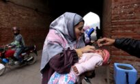 Gunmen Kill Pakistani Policeman Guarding Polio Workers