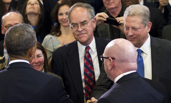 Rep. Jim Cooper (C) meets with former President Barack Obama in a file photograph. (Mandel Ngan/AFP via Getty Images)