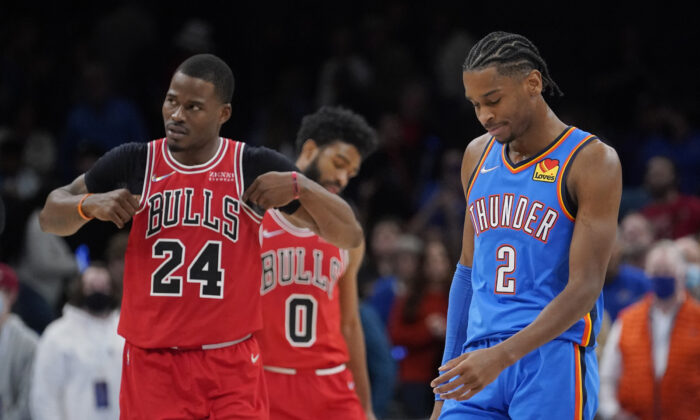 Oklahoma City Thunder guard Shai Gilgeous-Alexander (2) reacts in front of Chicago Bulls forward Javonte Green (24) after missing a basket in the final seconds of the an NBA basketball game, in Oklahoma City on Jan. 24, 2022. (Sue Ogrocki/AP Photo)