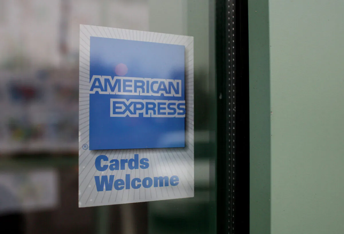 A sign showing the American Express logo is seen outside of a restaurant in Des Plaines, Ill., on Nov. 11, 2008. (Justin Sullivan/Getty Images)
