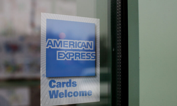 A sign showing the American Express logo is seen outside of a restaurant in Des Plaines, Ill., on Nov. 11, 2008. (Justin Sullivan/Getty Images)