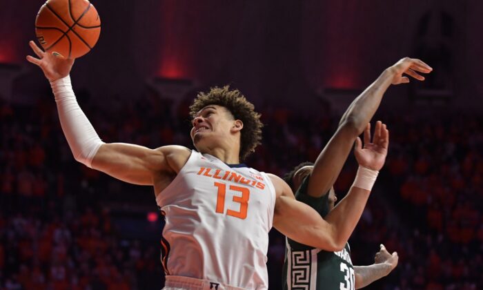 Illinois Fighting Illini forward Benjamin Bosmans-Verdonk (13) drives to the basket as Michigan State Spartans forward Marcus Bingham Jr. (30) defends, during the first half at State Farm Center, in Champaign, Ill., on Jan. 25, 2022. (Ron Johnson/USA TODAY Sports via Field Level Media)