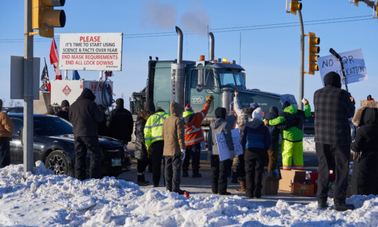 ‘We Will Accept Tyranny No More!’: Over 10,000 Canadian and American Truckers Join in Protest Against Government Mandates