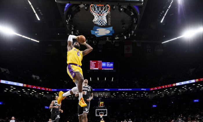 LeBron James #6 of the Los Angeles Lakers dunks against the Brooklyn Nets at Barclays Center, in New York City, on Jan. 25, 2022. (Michelle Farsi/Getty Images)