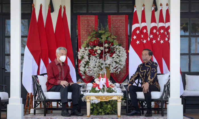Singaporean Prime Minister Lee Hsien Loong and Indonesian President Joko Widodo in Bintan, Indonesia, on Jan. 25, 2022, for the Singapore-Indonesia Leaders’ Retreat. (Ministry of Communications and Information, Singapore)