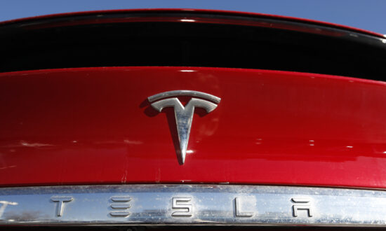 Tesla Posts Record Profit, Won’t Produce New Models in 2022