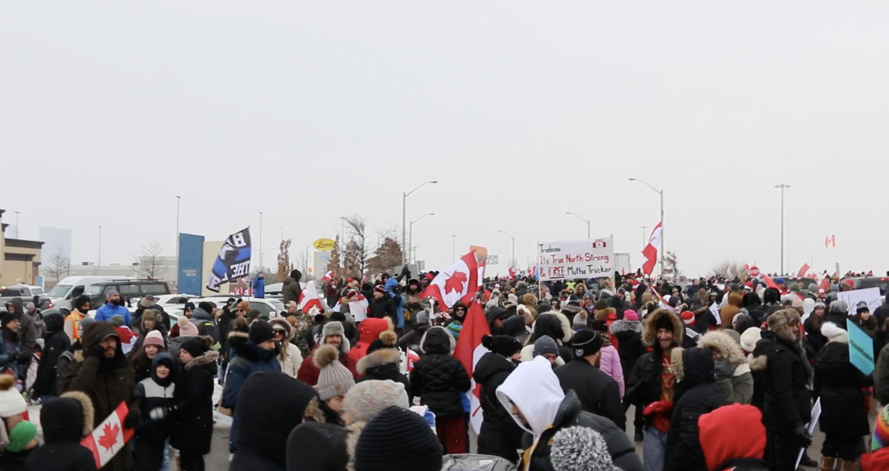 Thousands Come Out to Support as Trucker Convoy Rolls Through Toronto Area - Vimarsana News