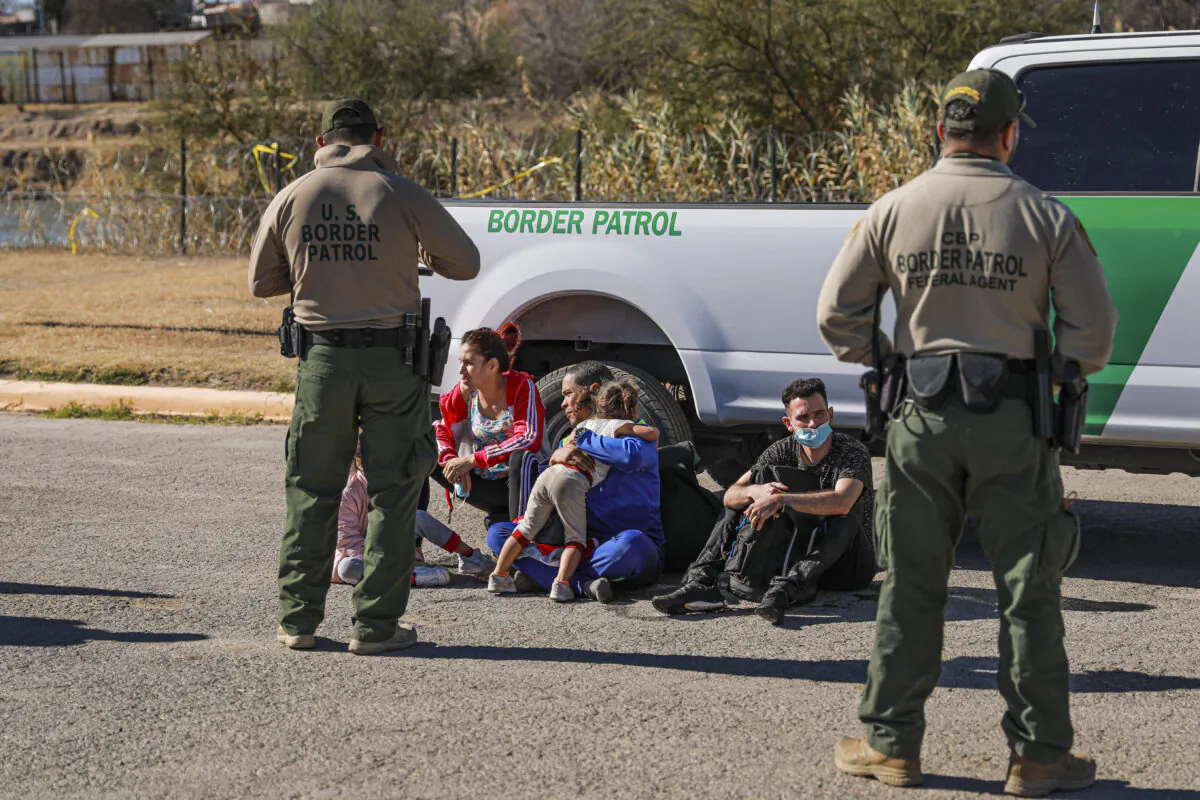 Border Patrol agents apprehend a group of Cubans and Venezuelans that just waded across the Rio Grande from Mexico into Eagle Pass, Texas, on Jan. 25, 2022. (Charlotte Cuthbertson/The Epoch Times)