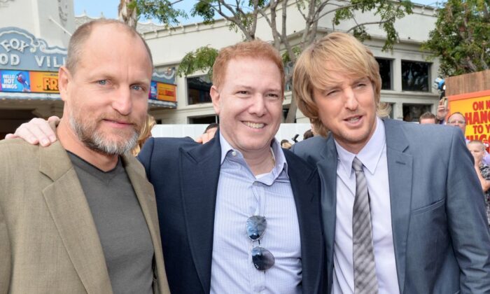  (L-R) Actor Woody Harrelson, Relativity Media's Ryan Kavanaugh, and actor Owen Wilson arrive at the premiere of Relativity Media's 