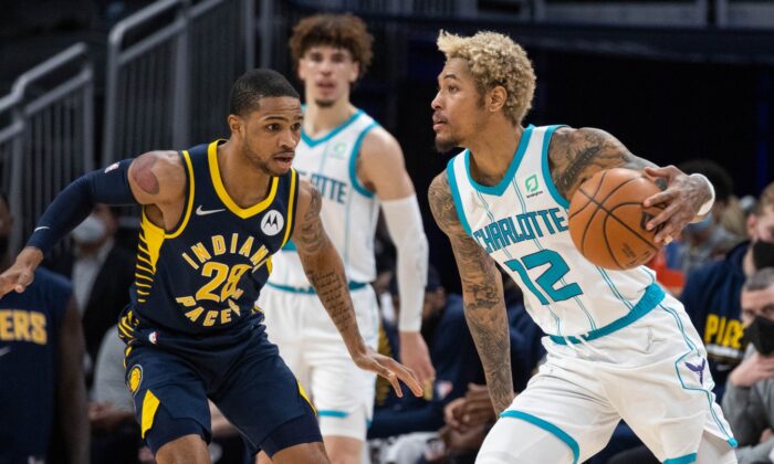 Charlotte Hornets guard Kelly Oubre Jr. (12) dribbles the ball while Indiana Pacers guard Keifer Sykes (28) defends in the second half at Gainbridge Fieldhouse, in Indianapolis, on Jan. 26, 2022. (Trevor Ruszkowski/USA TODAY Sports via Field Level Media)