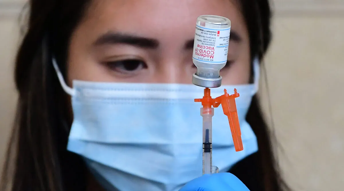 Moderna's COVID-19 vaccine is prepared in Los Angeles, Calif., on Jan. 7, 2022. (Frederic J. Brown/AFP via Getty Images)