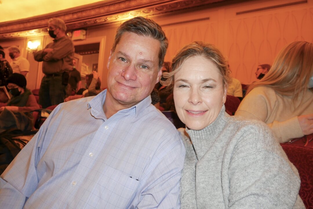 Tony and Laynne  Evans attended Shen Yun Performing Arts at the Orpheum Theater, Omaha, Nebraska on Jan, 26, 2022 
(Sherry Dong/Epoch Times)
