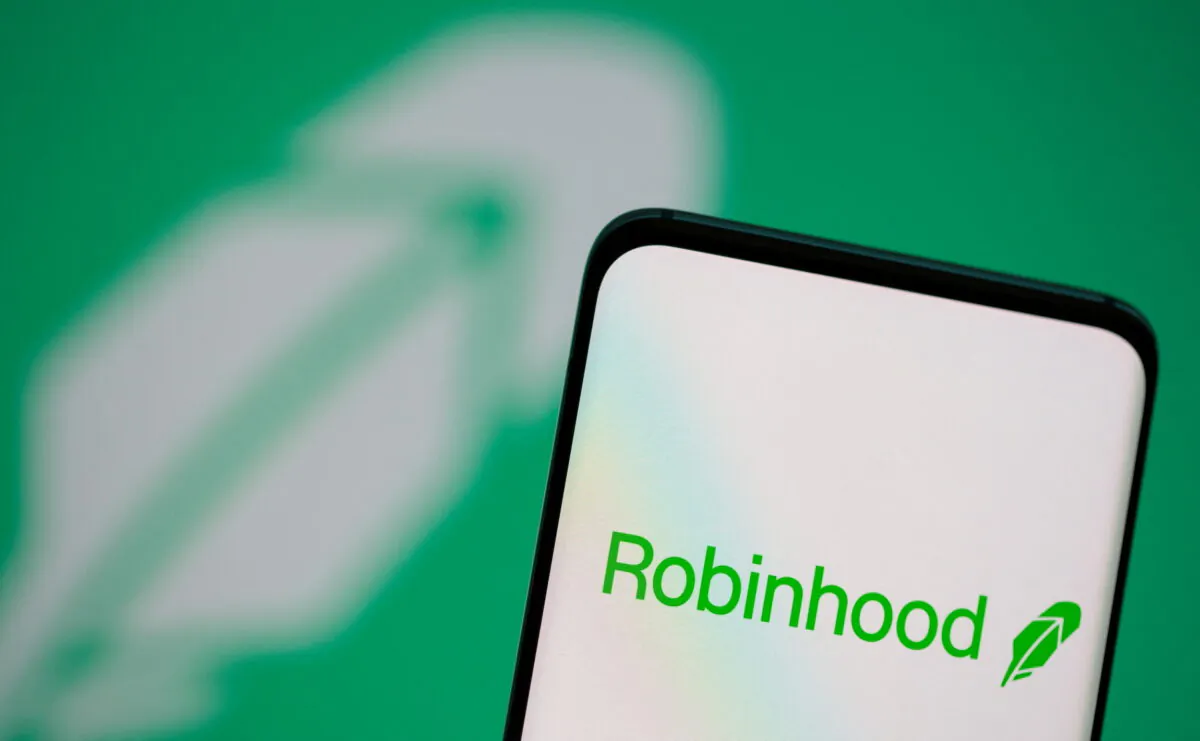Robinhood's logo is seen on a smartphone in front of a displayed same logo in this illustration taken on July 2, 2021. (Dado Ruvic/Illustration/Reuters)
