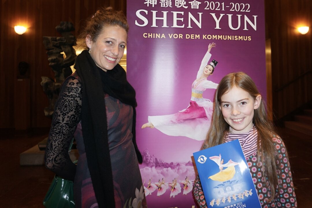 Ariana Haering with Flora at Shen Yun Performing Arts at the Großes Festspielhaus, in Salzburg, Austria, on Jan. 26, 2022. (Qing Rui/The Epoch Times)