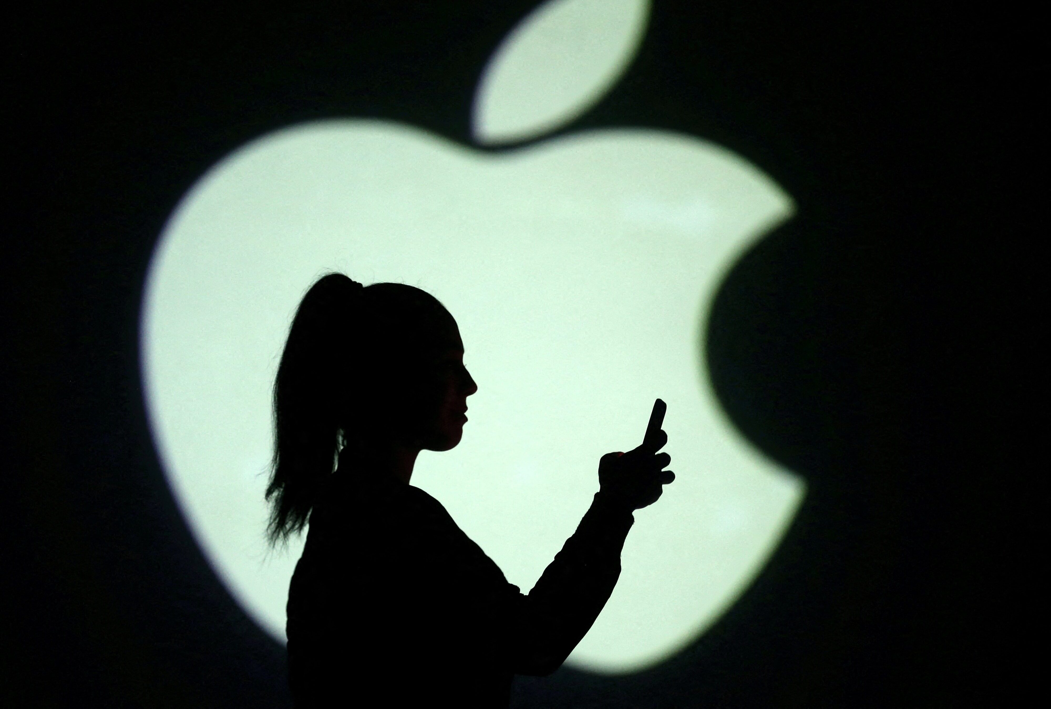 Apple Sales and Profit Top Estimates as Hit From Chip Shortages Eases - Vimarsana News