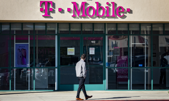 A T-Mobile store that was victim to a smash and grab robbery sits open for business in Fountain Valley, Calif., on Jan. 27, 2022. (John Fredricks/The Epoch Times)