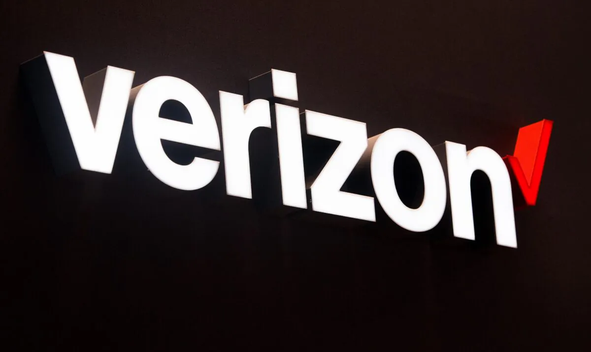 A logo sits illuminated outside the Verizon pavilion, during the Mobile World Congress 2017 in Barcelona, on Feb. 27, 2017. (David Ramos/Getty Images)
