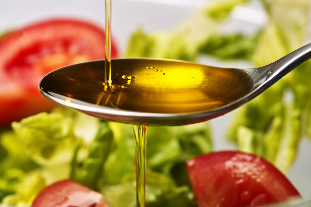 To stop the accumulation of LA in your cells, eliminate seed oils from your diet.(Shutterstock)