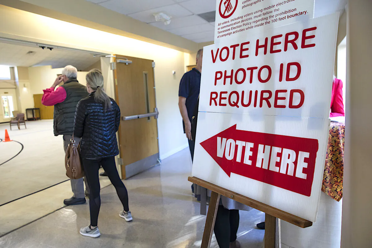 A sign reminds voters they need photo ID to vote at polling station in Nashville, Tenn., on Nov. 6, 2018. (Drew Angerer/Getty Images)