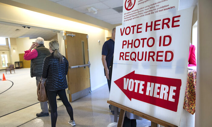 A sign reminds voters they need photo ID to vote at polling station in Nashville, Tenn., on Nov. 6, 2018. (Drew Angerer/Getty Images)
