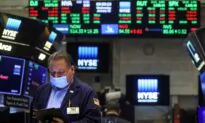 Wall Street Opens Higher After Modest Sanctions on Russia