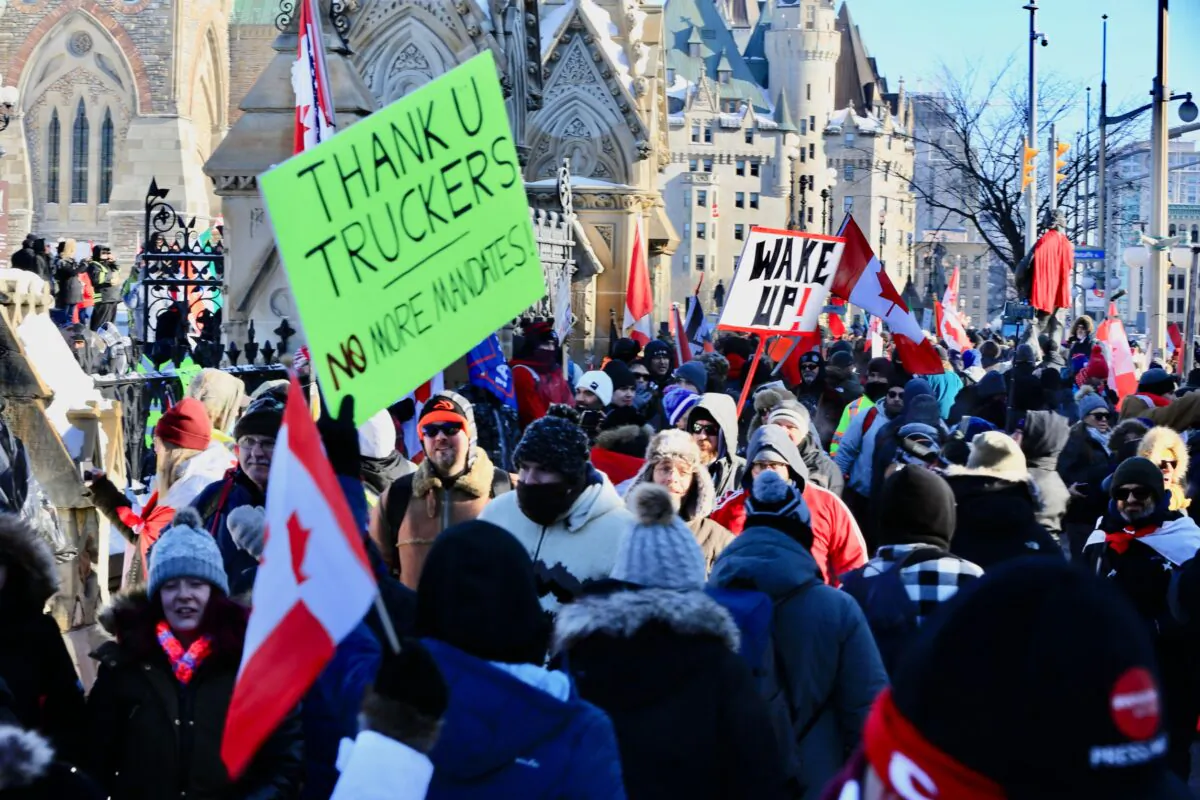 People gather in Parliament Hill as the trucker convoy protesting COVID-19 mandates and restrictions stages demonstrations in Ottawa on Jan. 29, 2022. (Jonathan Ren/The Epoch Times)
