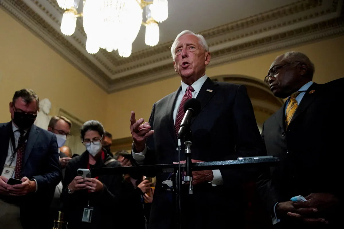 Rep. Steny Hoyer (D-Md.) makes a statement with House Speaker Nancy Pelosi (D-Calif.) and Rep. James Clyburn (D-S.C.) at the U.S. Capitol in Washington on Nov. 5, 2021. (Elizabeth Frantz/Reuters)
