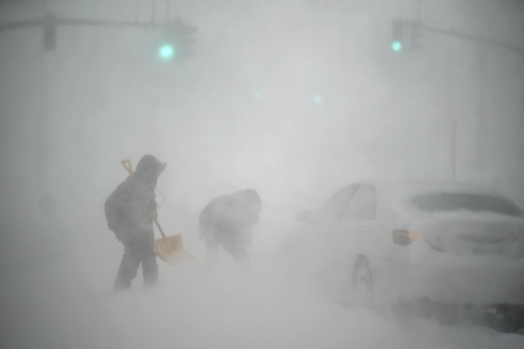 Hundreds of US Flights Canceled After Winter Storm in Northeast