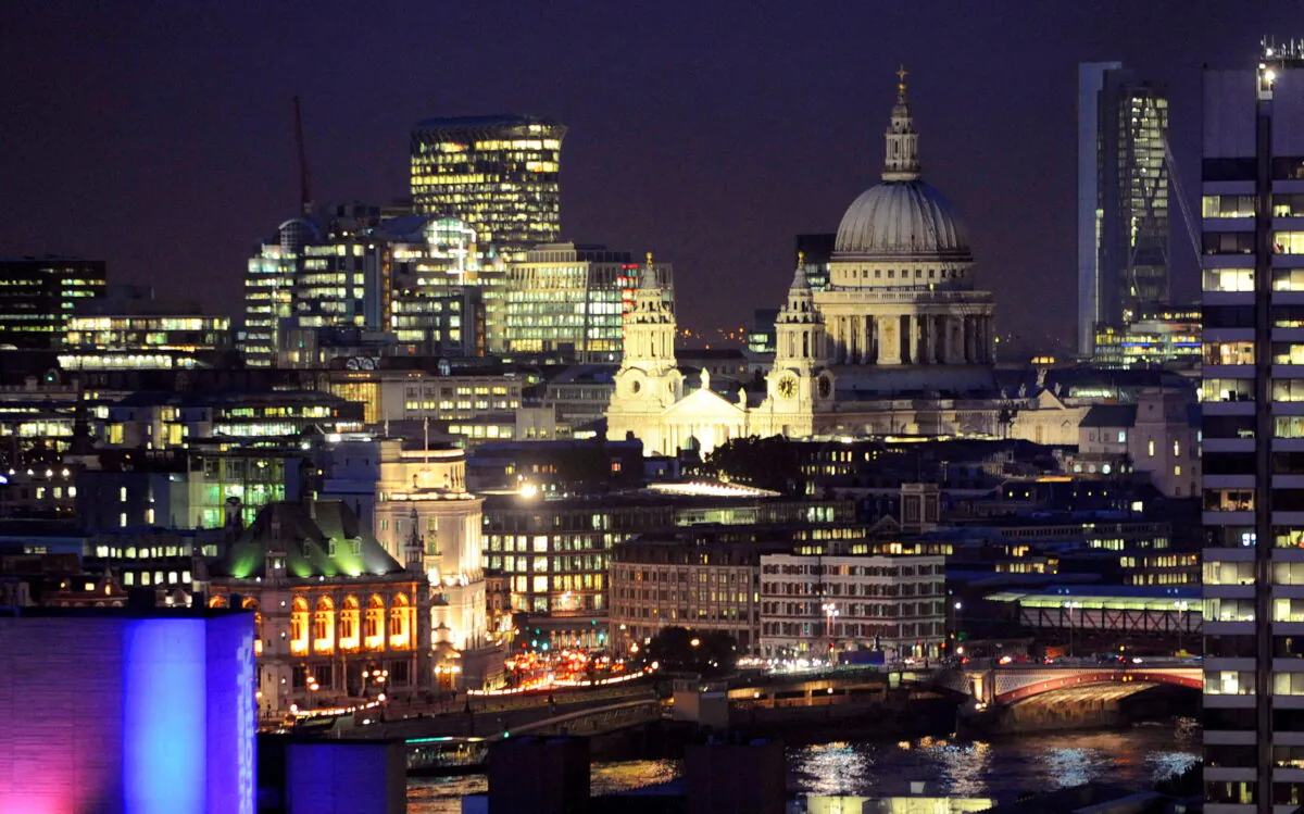 St Paul's Cathedral and areas of the financial district of the City of London are seen at dusk on Oct. 9, 2008. (Toby Melville/Reuters)