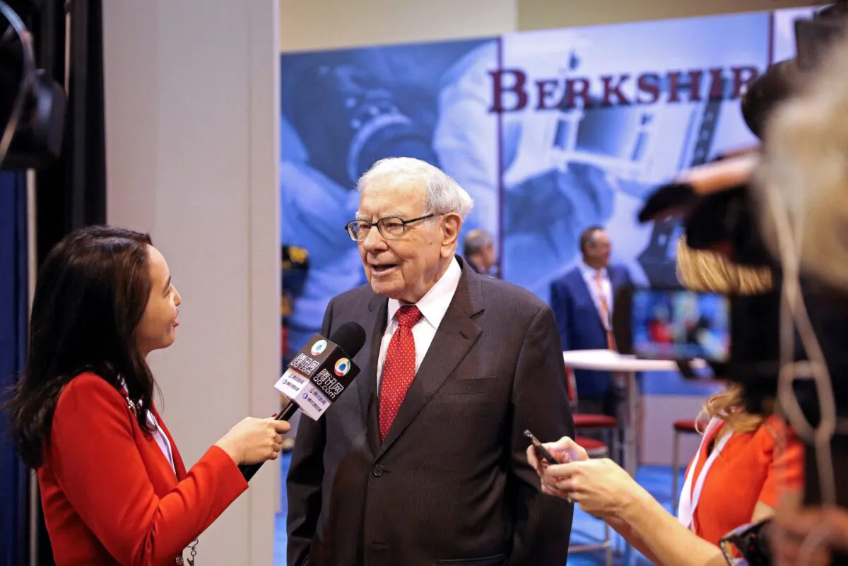 Berkshire Hathaway Chairman Warren Buffett walks through the exhibit hall as shareholders gather to hear from the billionaire investor at Berkshire Hathaway Inc's annual shareholder meeting in Omaha, Neb., on May 4, 2019. (Scott Morgan/Reuters)