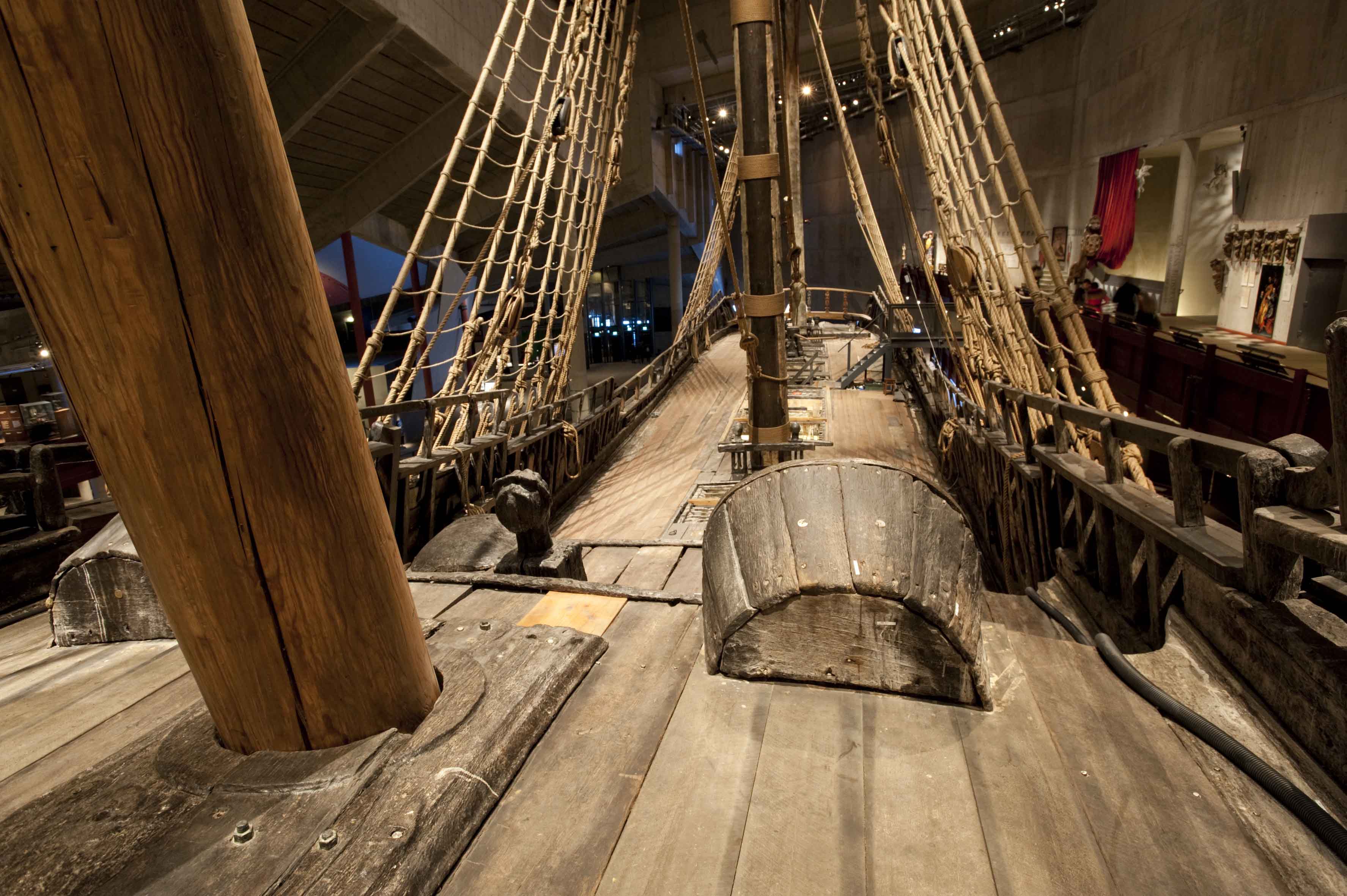 Часть палубы судна. В трюме корабля Васа. Корабль vasa внутри. Капитанская каюта пиратского корабля 17 века. Палуба корабля.