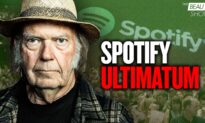 Neil Young Tells Spotify: It’s Me or Rogan!