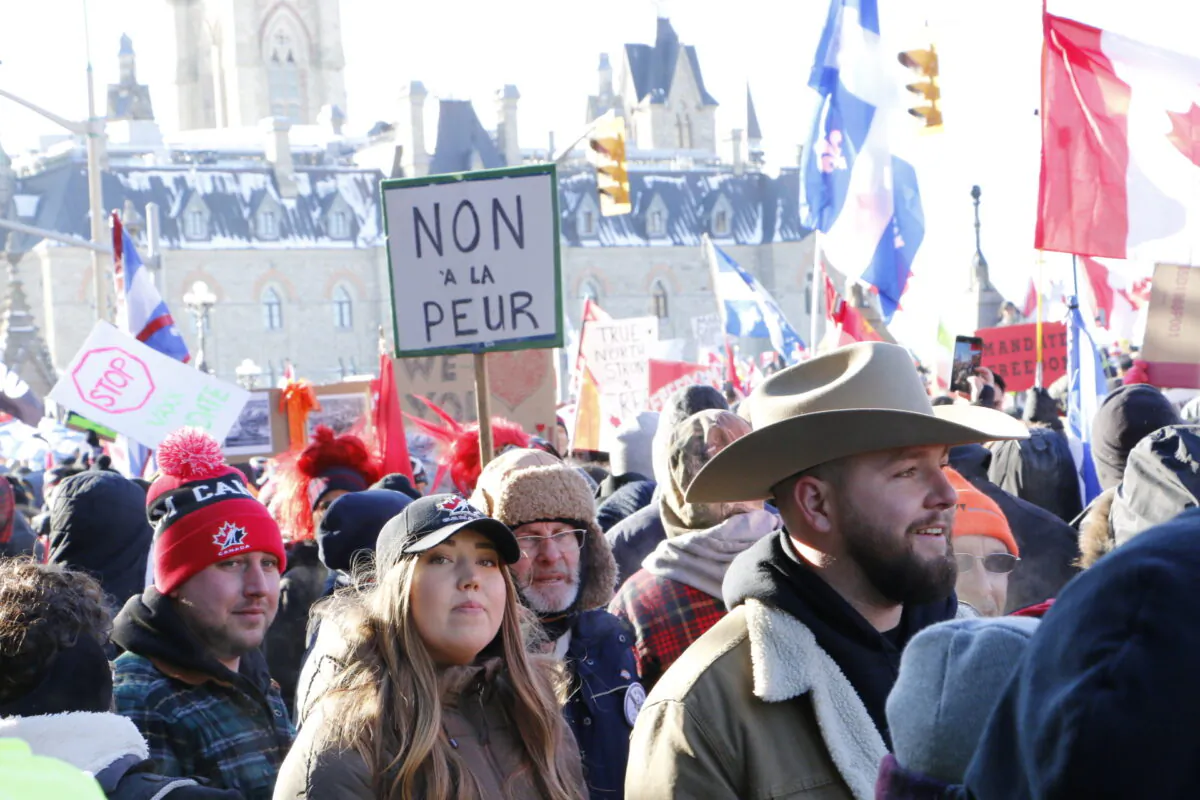 Crowds gather in front of Parliament Hill in Ottawa on Jan. 29, 2022, on the first day of the Freedom Convoy protest. (Noé Chartier/The Epoch Times)