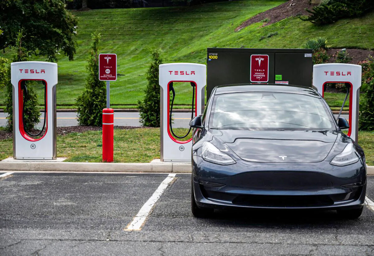 Cars charge at a Tesla super charging station in Arlington, Va., on Aug. 13, 2021. (Andrew Caballero-Reynolds/AFP via Getty Images)