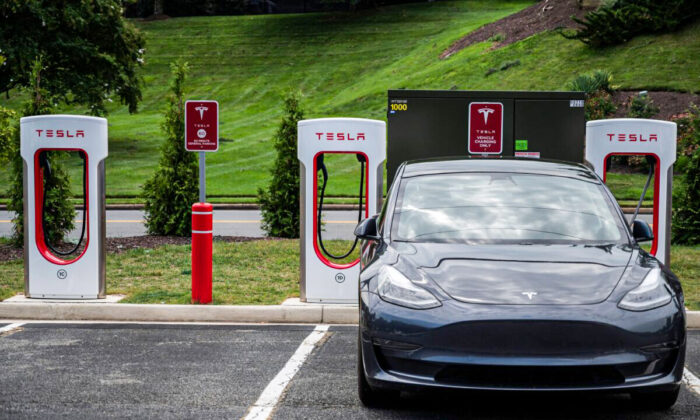 Cars charge at a Tesla super charging station in Arlington, Va., on Aug. 13, 2021. (Andrew Caballero-Reynolds/AFP via Getty Images)