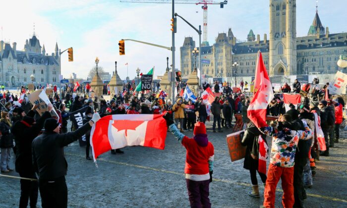 Demonstrators take part in the Freedom Convoy protests against COVID-19 mandates and restrictions in Ottawa on Jan. 31, 2022. (Jonathan Ren/The Epoch Times)