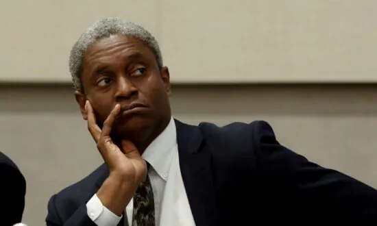 Fed’s Bostic Open to Rate Hikes, Logan Warns Financial System Vulnerable to Bond Stress