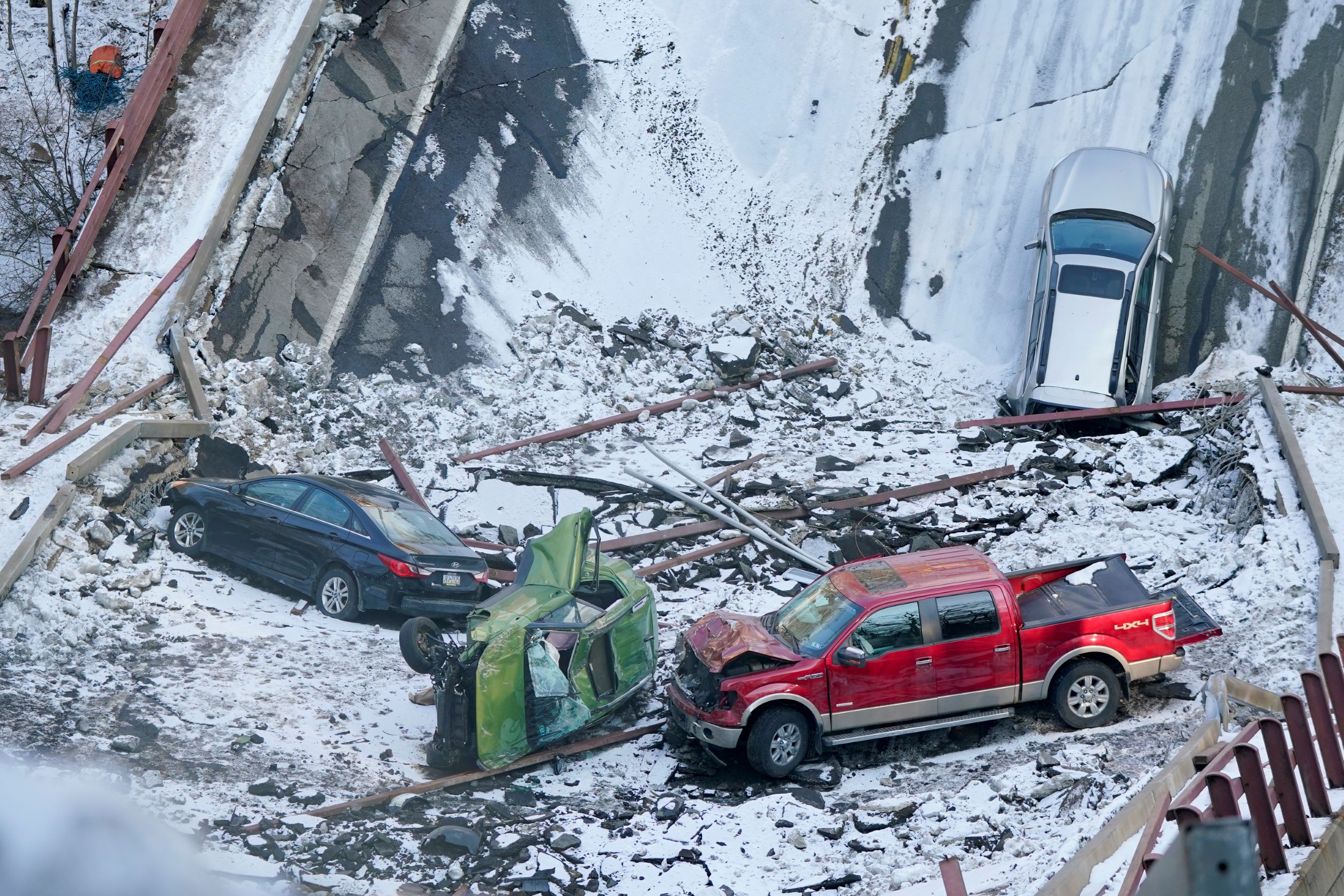 Vehicles that were on a bridge when it collapsed