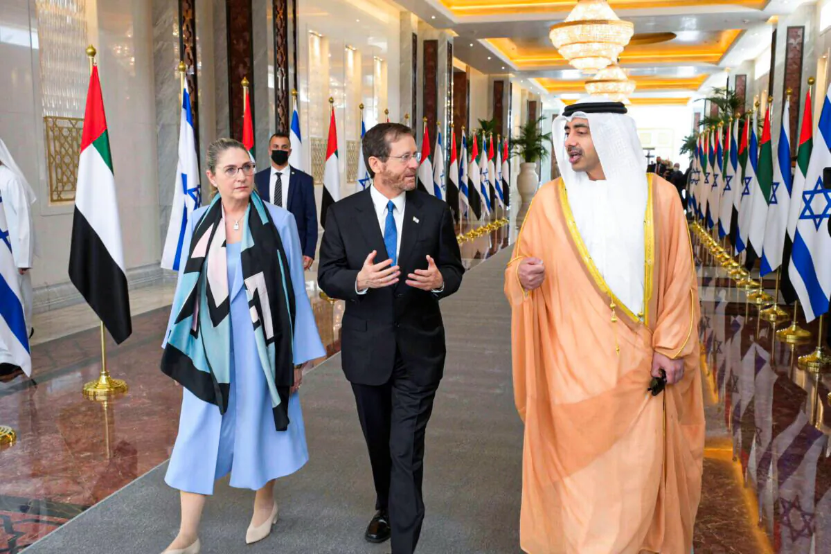 Israeli President Isaac Herzog (C) and First Lady Michal Herzog are received by UAE Foreign Minister, Sheikh Abdullah bin Zayed Al Nahyan, in Abu Dhabi, United Arab Emirates, on Jan. 30, 2022. (Amos Ben Gershom/GPO via AP)