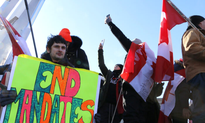 Canadian Bank CEOs Suggested to Designate Convoy Protesters as 